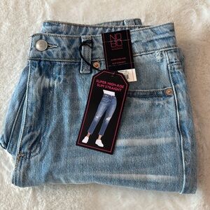 No Boundaries Super High-Rise Slim Straight Distressed Blue Jeans, NWT- size 7